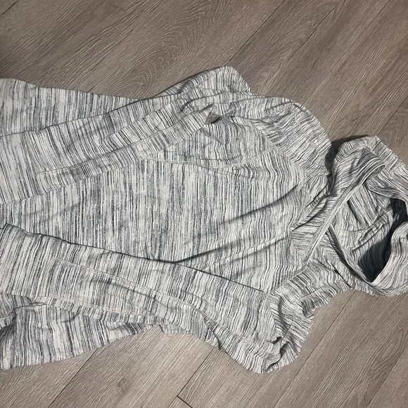 Lululemon sweater - Picture 1 of 7